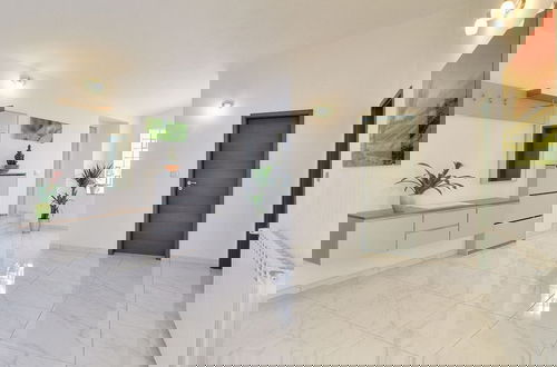 Foto 2 - Apartment With Modern Decor and Spacious Garden, 3 km From the Beach