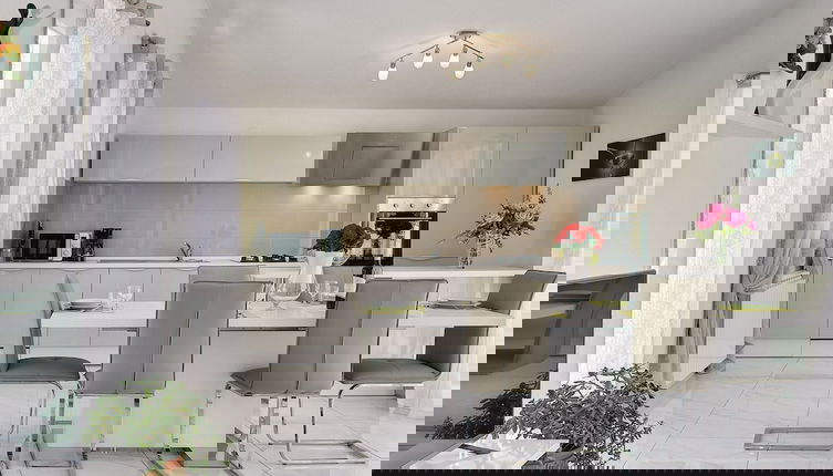 Photo 1 - Apartment With Modern Decor and Spacious Garden, 3 km From the Beach