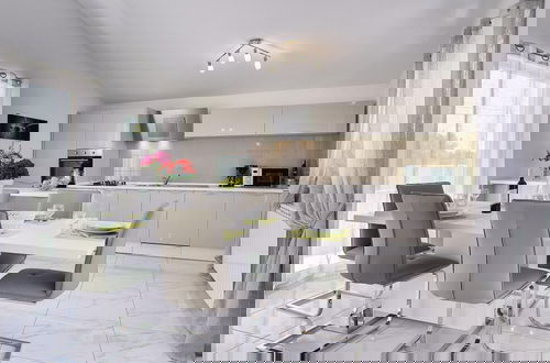 Foto 28 - Apartment With Modern Decor and Spacious Garden, 3 km From the Beach