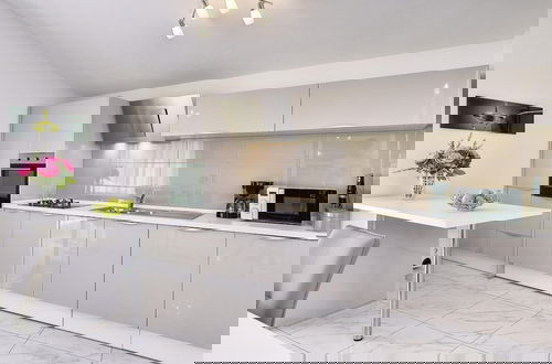 Foto 15 - Apartment With Modern Decor and Spacious Garden, 3 km From the Beach