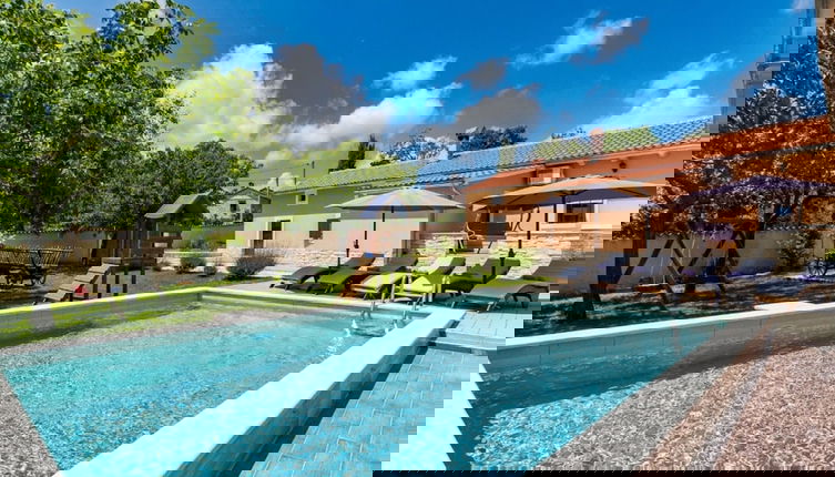 Foto 1 - Charming Villa With Private Swimming Pool