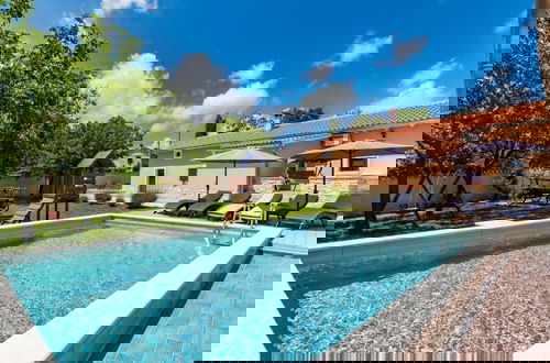 Foto 1 - Charming Villa With Private Swimming Pool