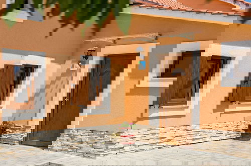 Foto 36 - Charming Villa With Private Swimming Pool