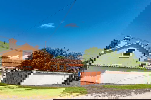 Foto 37 - Charming Villa With Private Swimming Pool