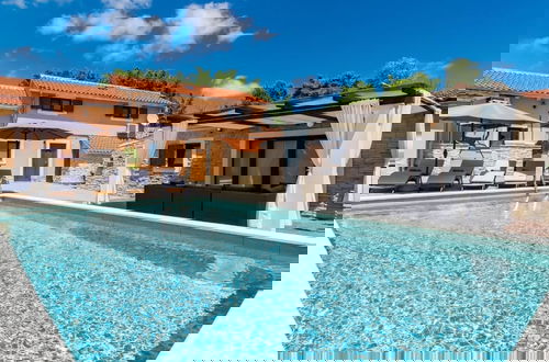 Foto 33 - Charming Villa With Private Swimming Pool