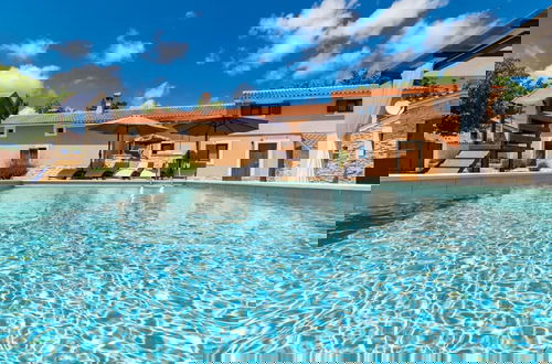 Foto 23 - Charming Villa With Private Swimming Pool