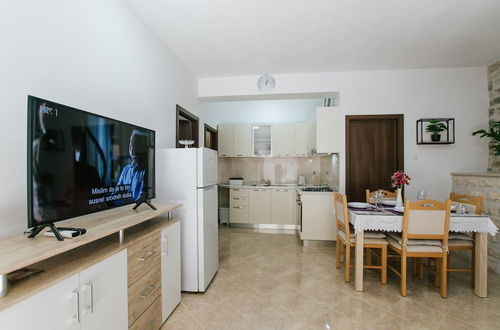 Photo 8 - Modern Traditional Apartment w. Patio, Near Beach