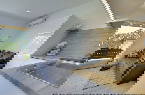 Foto 6 - Modern Holiday Home With Enclosed Garden