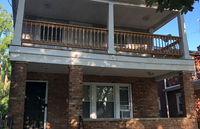 The 540 With Private Yard & Parking, Near Falls & Casino by Niagara Hospitality - Foto 1