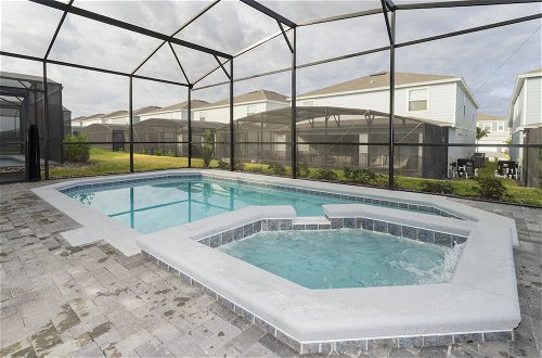 Foto 1 - Beautiful 6 Bedroom Home w/ Private Pool and Spa at Windsor Island