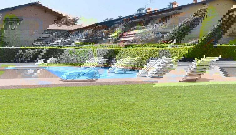 Foto 1 - Vibrant Holiday Home in Lazise with Swimming Pool near 2 Lakes