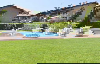 Foto 1 - Vibrant Holiday Home in Lazise with Swimming Pool near 2 Lakes