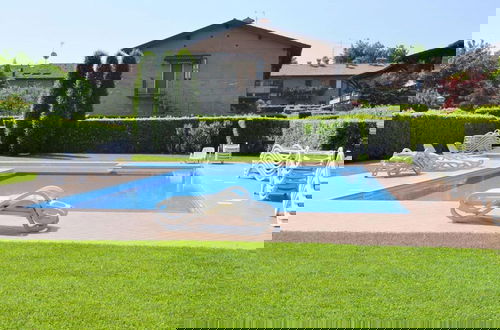 Foto 22 - Vibrant Holiday Home in Lazise with Swimming Pool near 2 Lakes