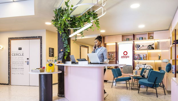 Check-in/check-out kiosk