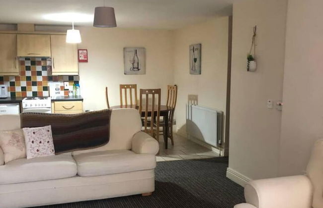 Central 2 Bed Apartment Above Great Derry Pub - Foto 5