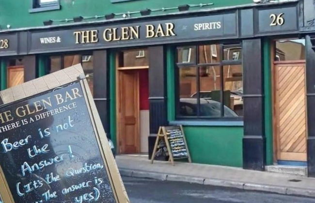Central 2 Bed Apartment Above Great Derry Pub - Foto 1