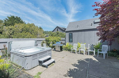 Foto 17 - Soak in Bluff & Ocean Views at Blair w/ Hot Tub