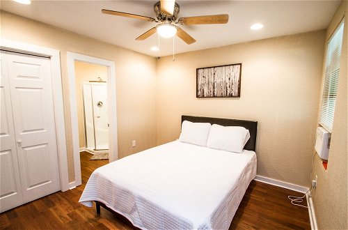 Photo 3 - One Bedroom Apartment Near Downtown With Sleeper