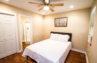 Photo 3 - One Bedroom Apartment Near Downtown With Sleeper