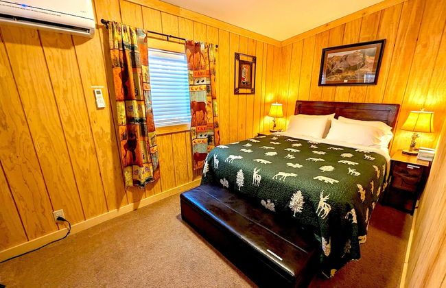 Yellowstone's Treasure Cabins - Foto 36