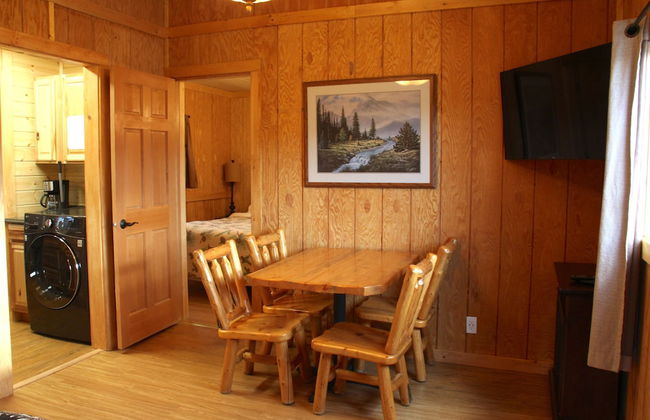 Yellowstone's Treasure Cabins - Foto 5