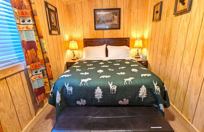 Yellowstone's Treasure Cabins - Foto 37