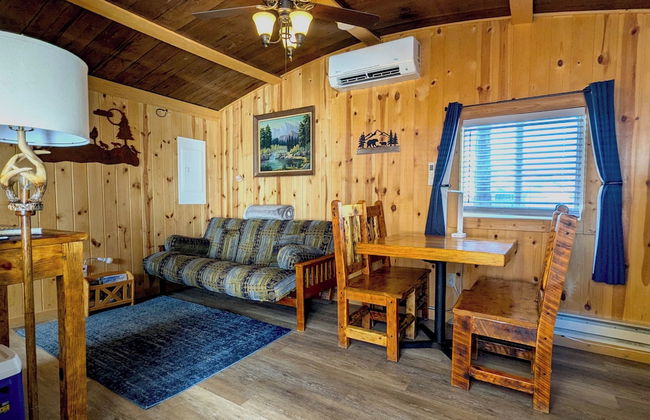 Yellowstone's Treasure Cabins - Foto 41
