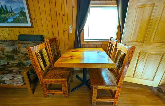 Yellowstone's Treasure Cabins - Foto 78
