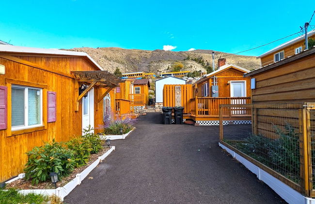 Yellowstone's Treasure Cabins - Foto 1