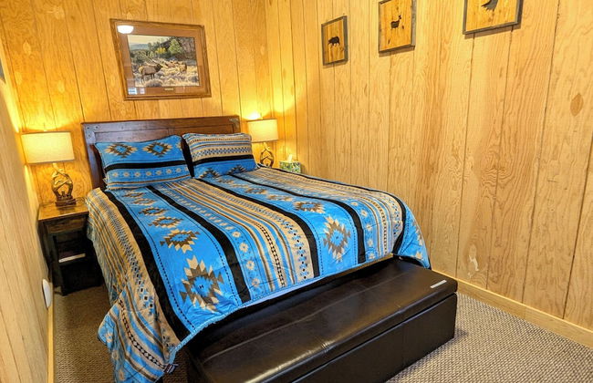 Yellowstone's Treasure Cabins - Foto 40