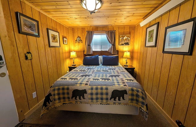 Yellowstone's Treasure Cabins - Foto 47