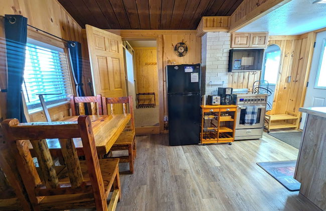 Yellowstone's Treasure Cabins - Foto 68