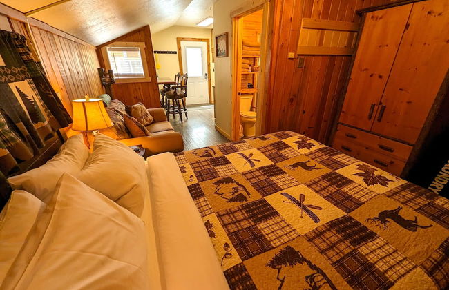 Yellowstone's Treasure Cabins - Foto 9