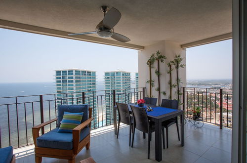 Foto 8 - Oceanview 2 Bedroom Condo With Balconies