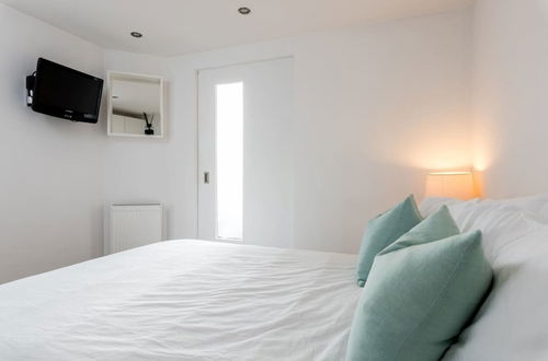 Photo 5 - Immaculate 1-bed Apartment on Hove Seafront