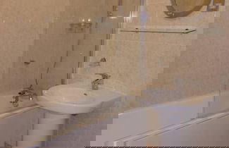 Foto 8 - Beautiful Two Bedroom Apartment