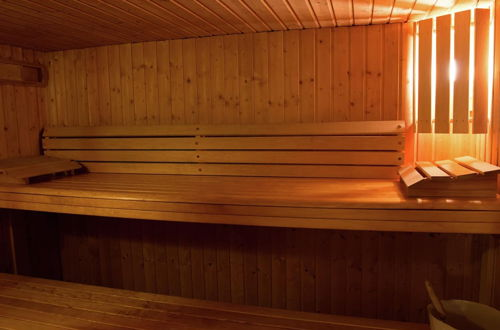 Photo 22 - Spacious House in Moulin du Ruy With Sauna and Indoor Pool