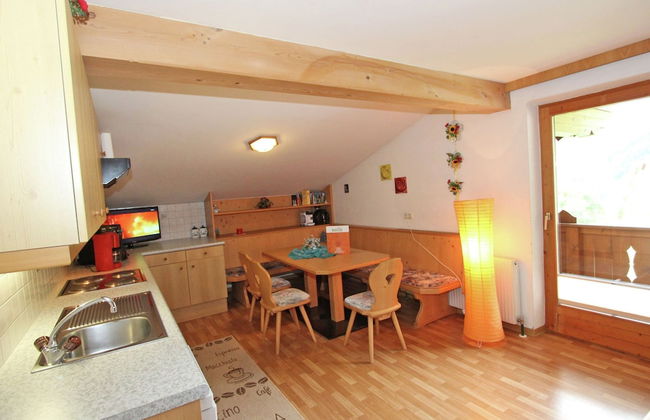 Quaint Apartment in Finkenberg near Ski Lift - Photo 4