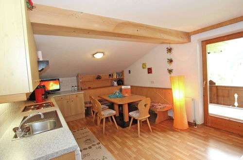 Foto 4 - Quaint Apartment in Finkenberg near Ski Lift