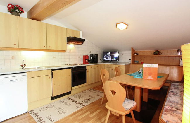 Quaint Apartment in Finkenberg near Ski Lift - Photo 3