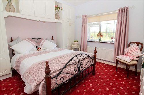 Photo 5 - Pet Friendly Immaculate 2-bed Cottage in Listowel