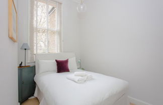 Photo 3 - Stylish 2 Bedroom Apartment in Affluent Earls Court