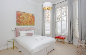 Photo 2 - Stylish 2 Bedroom Apartment in Affluent Earls Court