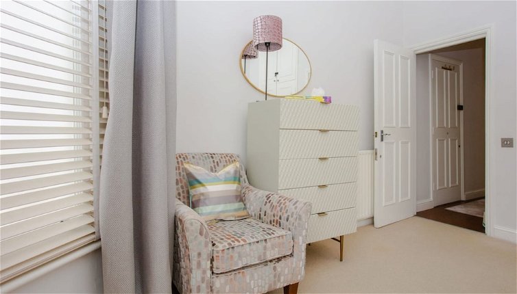 Photo 1 - Stylish 2 Bedroom Apartment in Affluent Earls Court