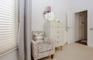 Photo 1 - Stylish 2 Bedroom Apartment in Affluent Earls Court