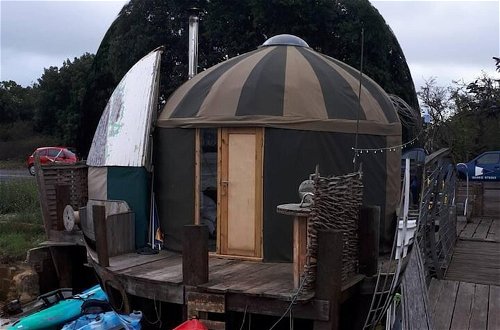 Foto 49 - Cosy and Inviting Waterside Luxury Yurt