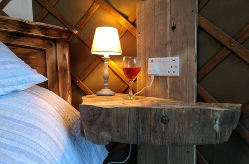 Photo 2 - Bembridge Harbour Yurt - Log Burner - Wifi