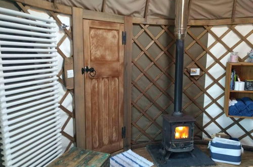 Foto 5 - Bembridge Harbour Yurt - Log Burner - Wifi