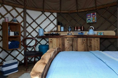 Foto 5 - Cosy and Inviting Waterside Luxury Yurt