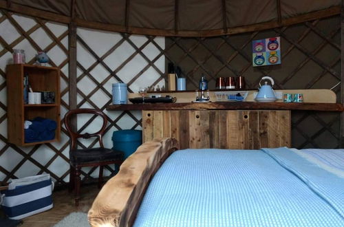 Photo 3 - Bembridge Harbour Yurt - Log Burner - Wifi